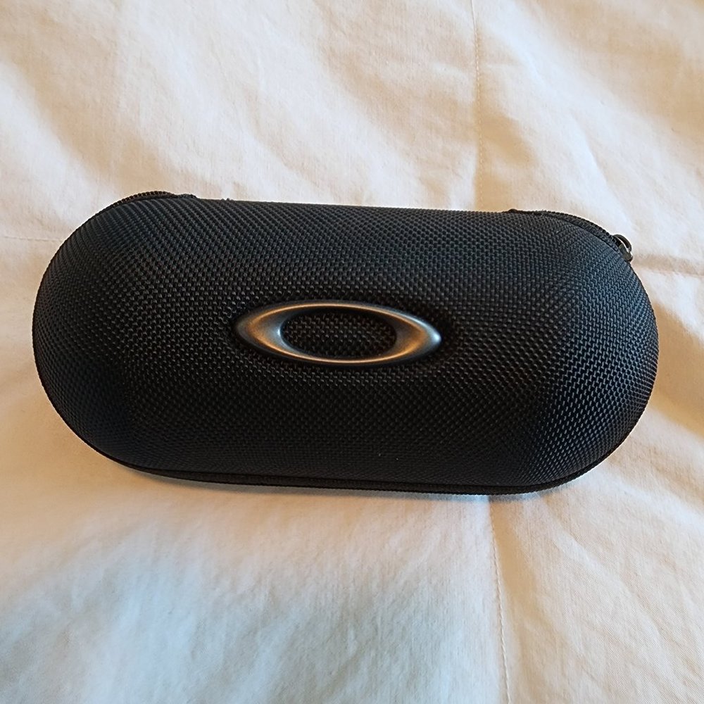 Oakley Sunglasses Hard Case with Soft Glasses Protector